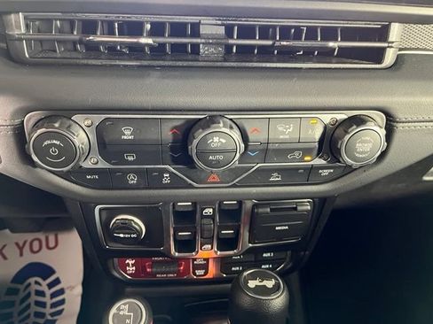 Used 2026 Jeep Wrangler Unlimited Rubicon AWD/4WD image 34