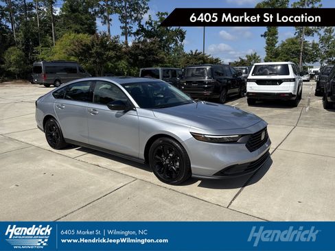 Used 2025 Honda Accord SE image 1