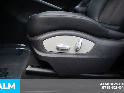 Used 2021 Porsche Macan image 12