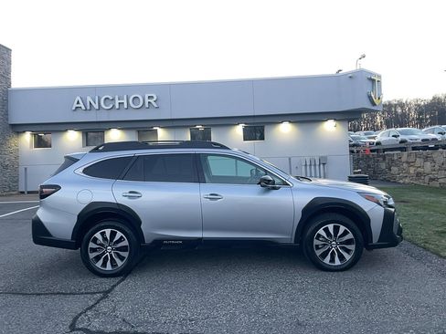 Used 2024 Subaru Outback Limited AWD/4WD image 4