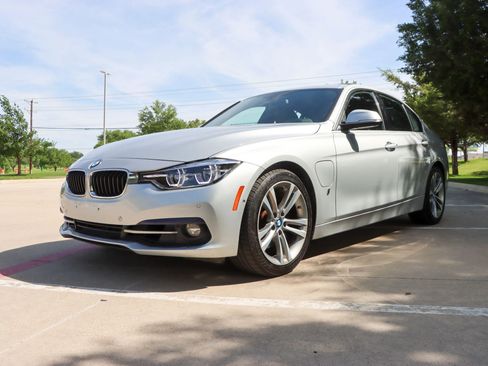 Used 2017 BMW 330e w/ Technology Package RWD image 3