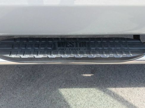 Used 2020 Nissan Titan SV w/ SV Convenience Package AWD/4WD image 19
