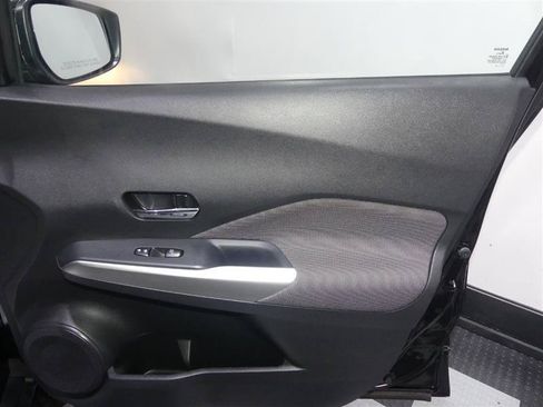 Used 2019 Nissan Kicks SV FWD image 19