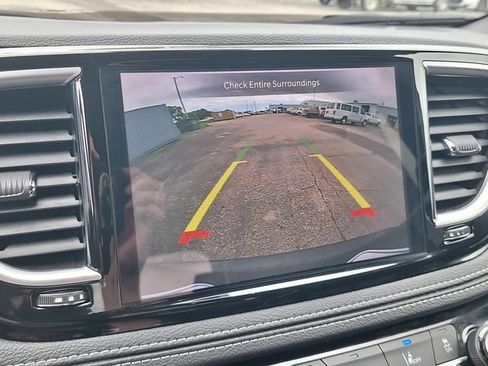 Used 2026 Chrysler Pacifica Limited FWD image 25
