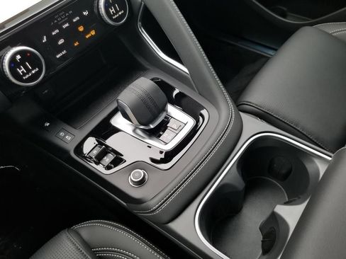 Used 2024 Jaguar E-PACE R-Dynamic SE image 18