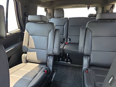 Used 2023 Chevrolet Tahoe Z71 w/ Luxury Package AWD/4WD image 15