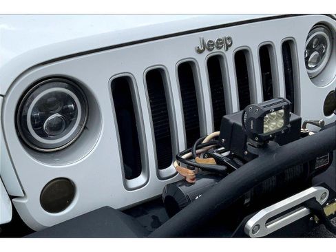Used 2016 Jeep Wrangler Unlimited Sahara w/ Dual Top Group image 26