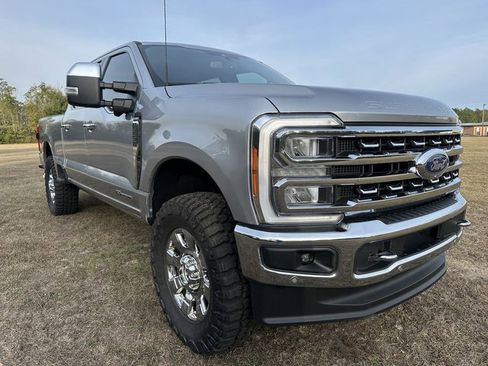 Used 2023 Ford F250 Lariat w/ Lariat Ultimate Package image 3