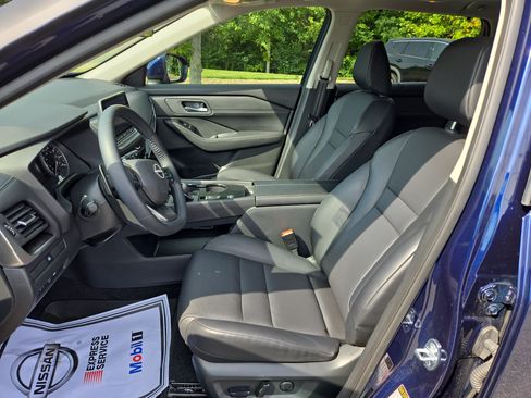 Certified 2026 Nissan Rogue SV w/ SV Premium Package FWD image 11