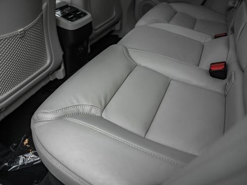 Used 2023 Volvo XC60 B5 Ultimate w/ Climate Package image 32