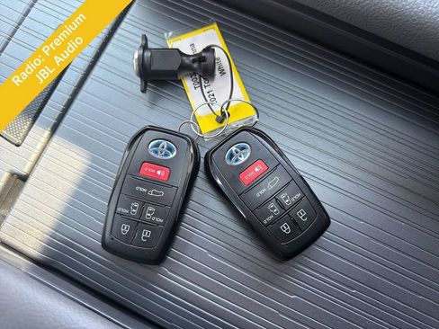 Used 2021 Toyota Sienna XSE w/ XSE Plus Package AWD/4WD image 12