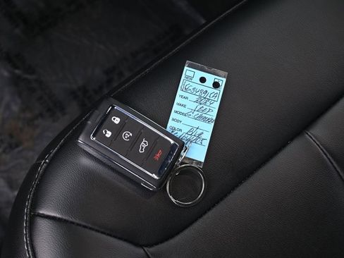 Used 2024 Jeep Grand Cherokee Limited w/ Black Appearance Package image 18