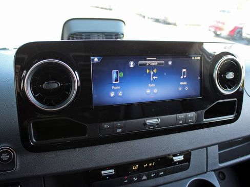 Used 2025 Mercedes-Benz Sprinter 2500 image 16