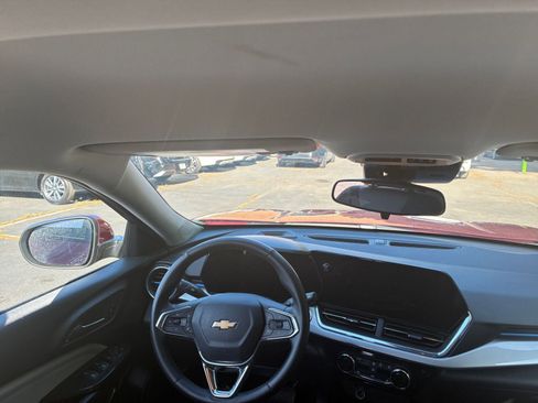 Used 2025 Chevrolet Trax LT w/ LT Convenience Package image 33