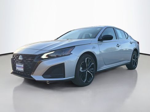 Used 2023 Nissan Altima 2.5 SR AWD/4WD image 11