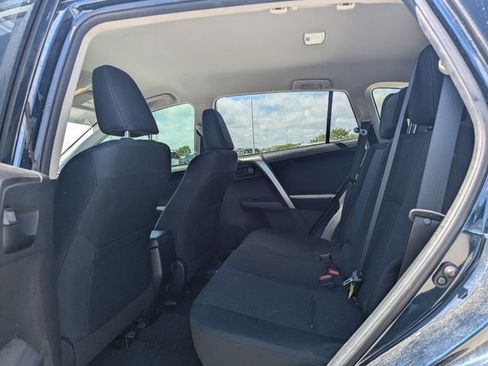 Used 2018 Toyota RAV4 LE FWD image 11