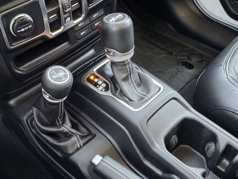 Used 2019 Jeep Wrangler Unlimited Sahara w/ Quick Order Package 24M Moab image 16