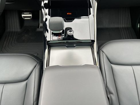 New 2025 Land Rover Range Rover Sport Dynamic SE image 23