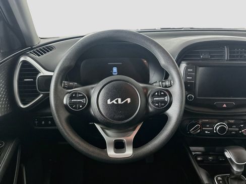 Used 2025 Kia Soul LX w/ LX Technology Package FWD image 18