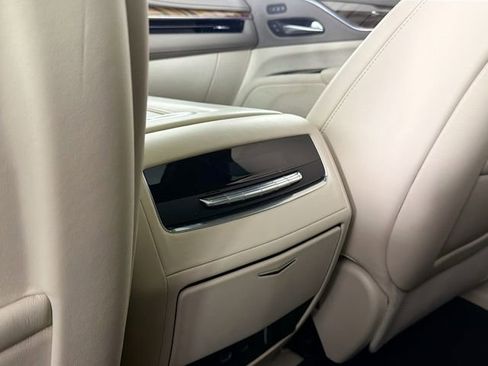 Used 2023 Cadillac Escalade ESV Premium Luxury Platinum image 28