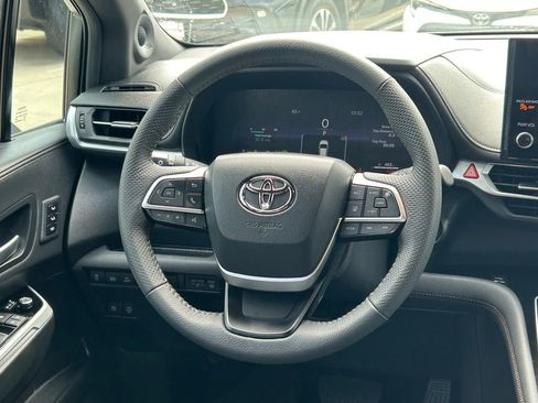 Used 2025 Toyota Sienna Limited AWD/4WD image 46