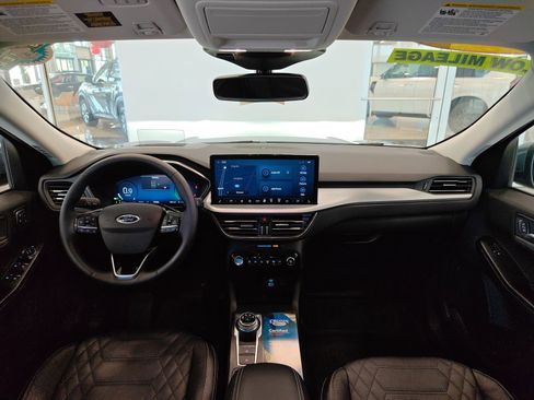 Used 2023 Ford Escape Platinum w/ Premium Technology Package AWD/4WD image 29