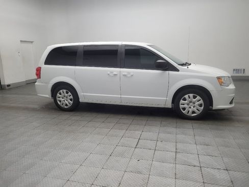 Used 2018 Dodge Grand Caravan SE w/ UConnect Hands-Free Group FWD image 11