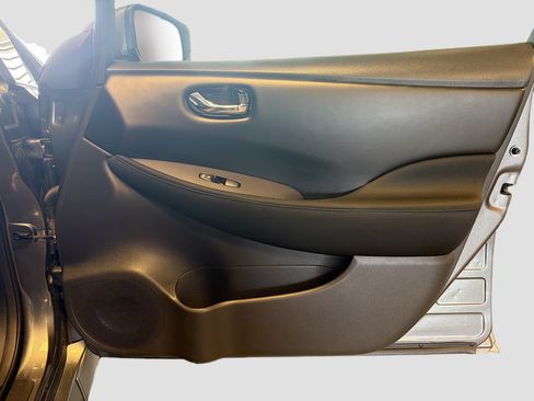 Used 2025 Nissan Leaf S FWD image 31