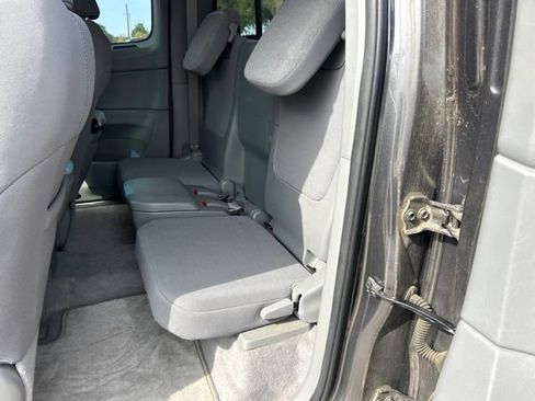 Used 2011 Toyota Tacoma 4x4 Access Cab V6 w/ TRD Sport Pkg image 9