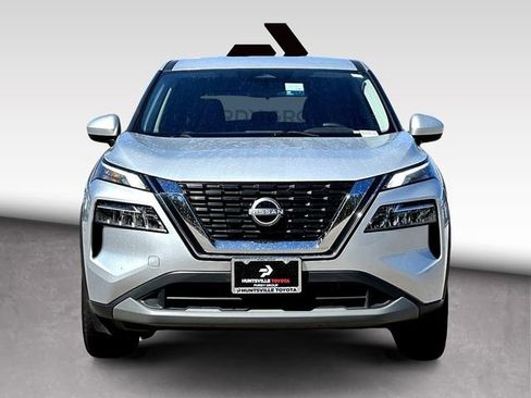 Used 2023 Nissan Rogue SV image 3