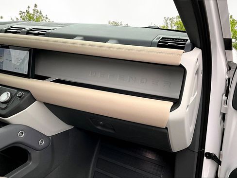 Used 2022 Land Rover Defender 110 SE image 17