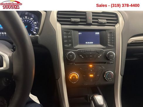 Used 2015 Ford Fusion SE w/ Equipment Group 202A image 18