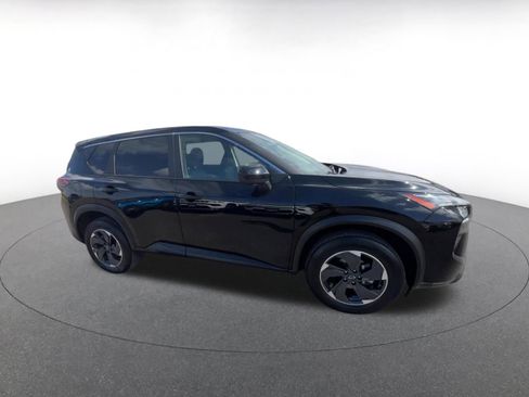 Used 2025 Nissan Rogue SV AWD/4WD image 2
