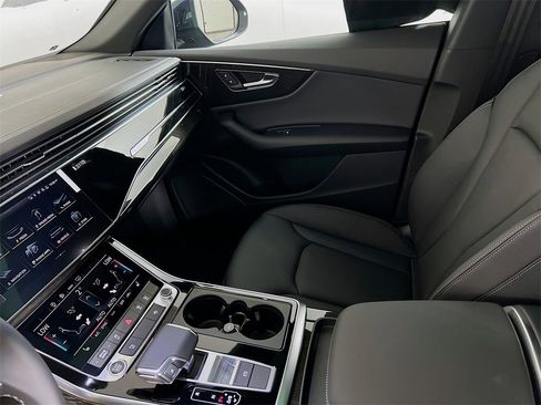 New 2025 Audi Q8 Premium image 26