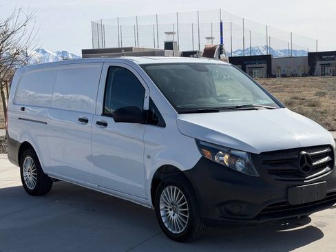 Used 2021 Mercedes-Benz Metris image 3