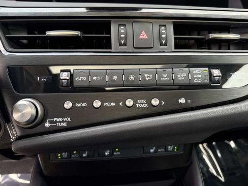 Used 2025 Lexus ES 350 w/ Premium Package FWD image 32