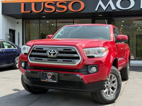 Used 2017 Toyota Tacoma SR5 w/ Tow Package AWD/4WD image 1