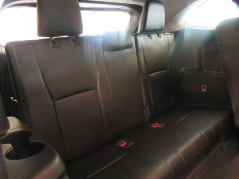 Used 2020 Toyota Highlander XLE FWD image 27