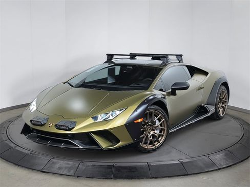 Used 2024 Lamborghini Huracan Sterrato image 1