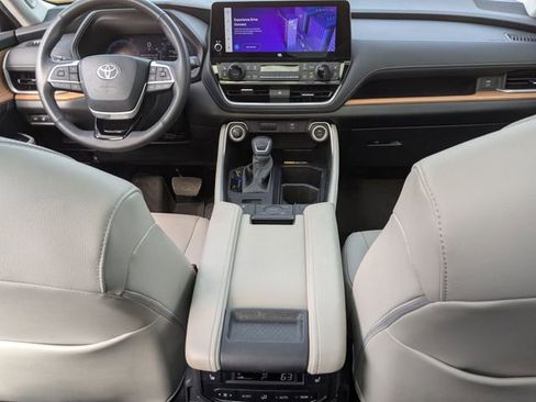 Used 2024 Toyota Grand Highlander Limited image 20