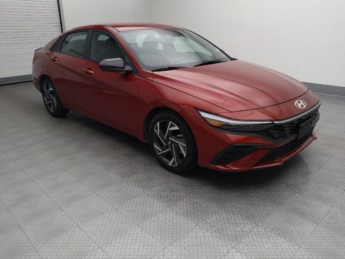Used 2025 Hyundai Elantra Sport FWD image 11