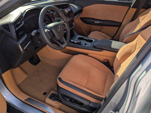 Used 2023 Lexus RZ 450e Premium w/ Accessory Package (Z1) image 9