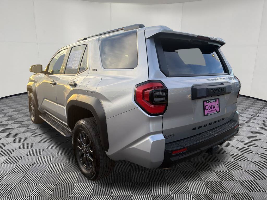 Used 2026 Toyota 4Runner SR5 AWD/4WD image 5