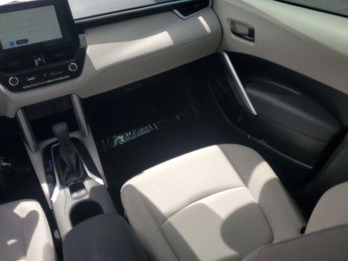 Used 2025 Toyota Corolla Cross L image 17