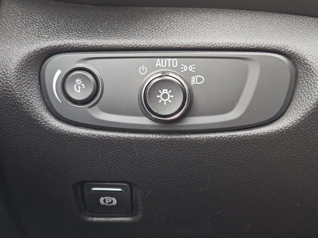 Used 2019 Chevrolet Blazer LT FWD image 21
