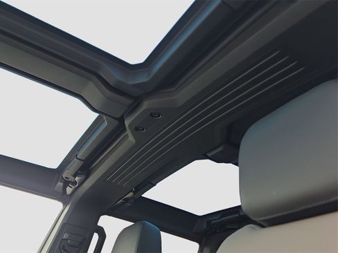 Used 2024 GMC Hummer EV 3X w/ LPO, Illumination Package image 8