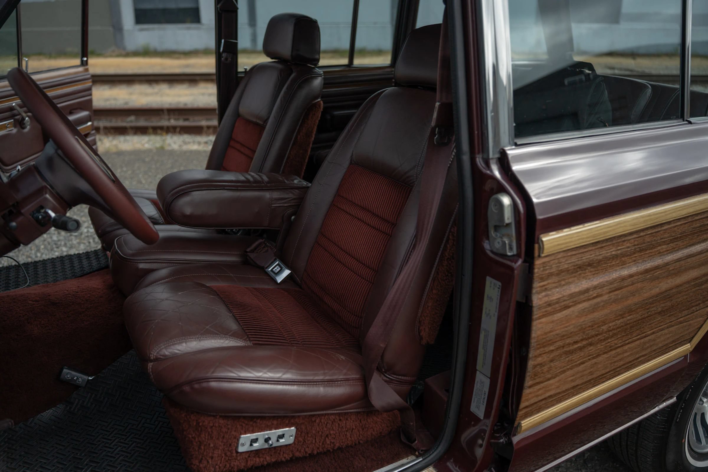 Used 1987 Jeep Grand Wagoneer AWD/4WD image 84