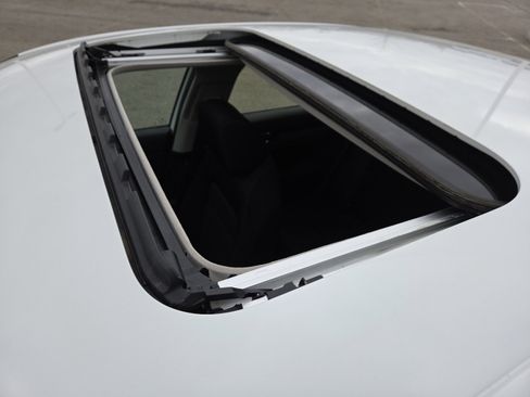 Used 2022 Honda Civic EX image 4