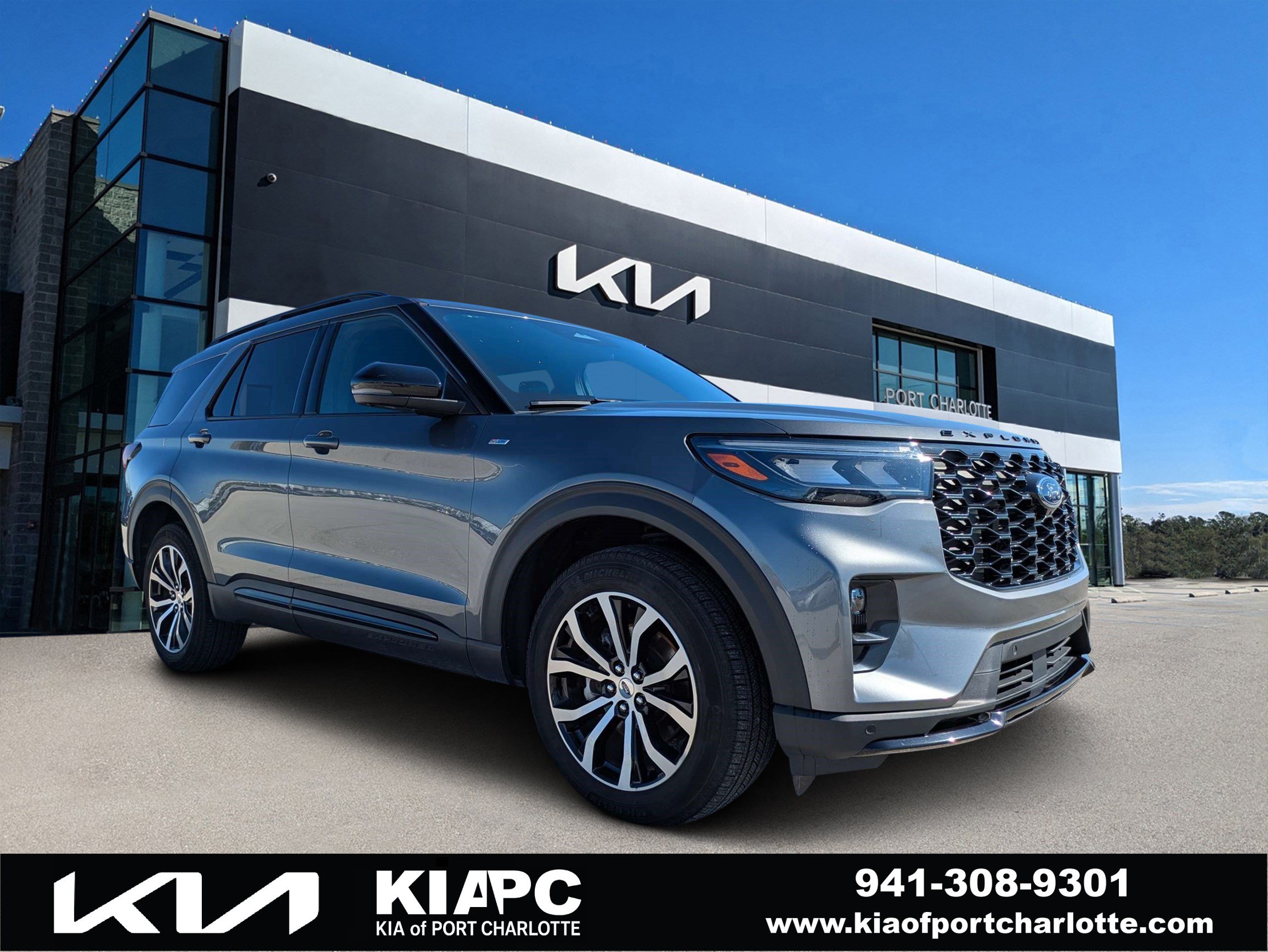 Used 2025 Ford Explorer ST-Line AWD/4WD image 1
