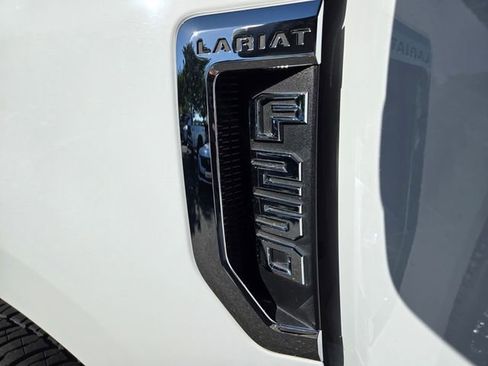 Used 2020 Ford F250 Lariat w/ Chrome Package image 11